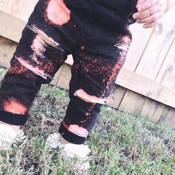 Black distressed denim 🖤👖 - Picture 2 of 2